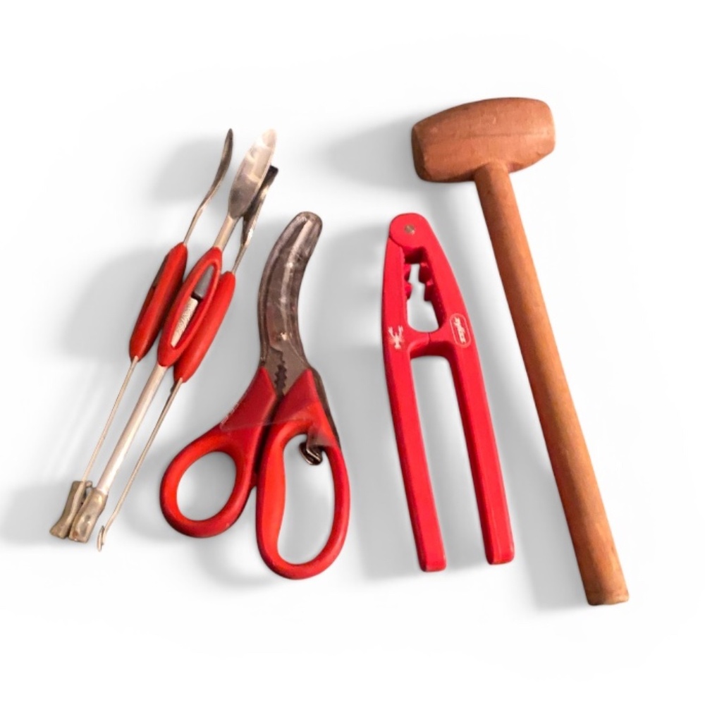 Seafood utensil set